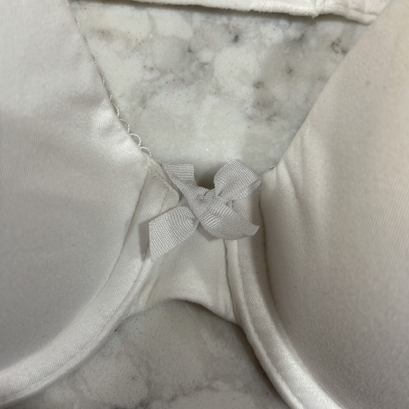 Victoria’s Secret Bra - Picture 2 of 8